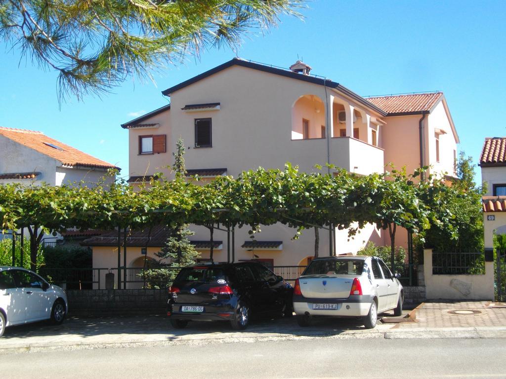 Apartments Neda - Porec South Екстер'єр фото
